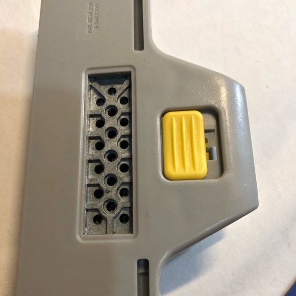 EK Success Dot Border Punch Card making Scrapbooking - Picture 4 of 9